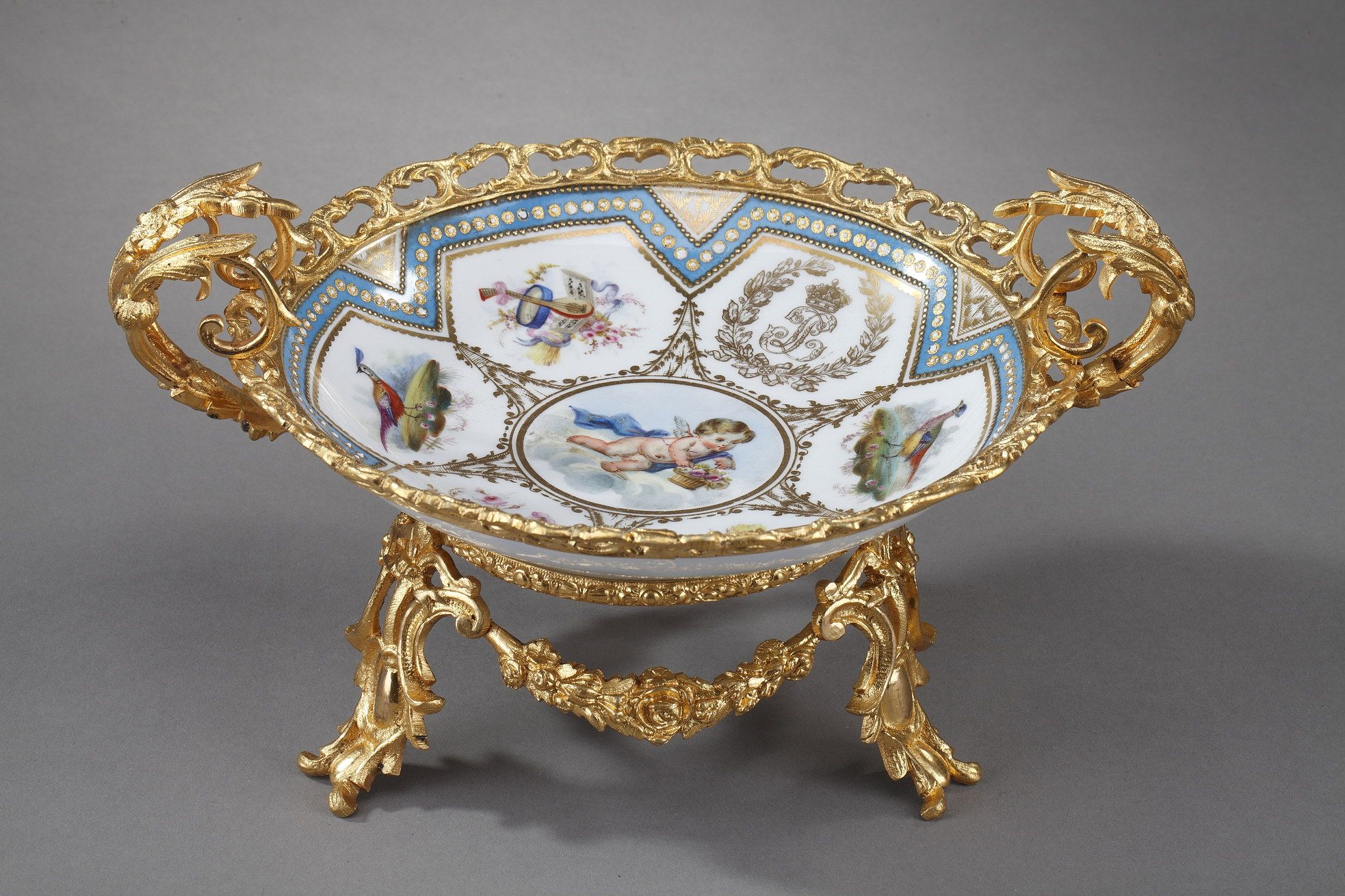 LOUIS-PHILIPPE SEVRES PORCELAIN CUP WITH DECORATION OF A CUPID 